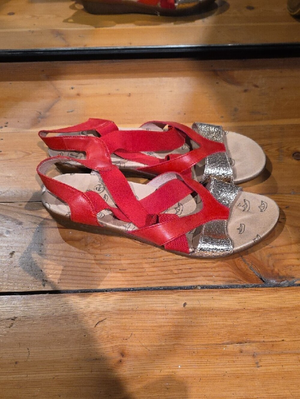 Not Available Red Women's Crisscross Sandals with Metallic Gold Toe Strap - Picture 2 of 3